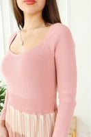 فستان طويل بياقة هارت لون وردي