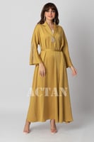 جلابية طويلة مزينة بلؤلؤ وكريستال لون اصفر