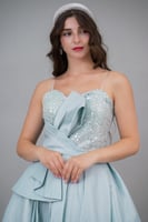 فستان سهرة كلوش مطرز الصدر بطيات لون تيفاني