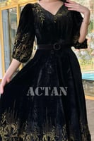 فستان مخملي ميدي بنقشة زهور