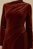 فستان كستنائي طويل مخمل