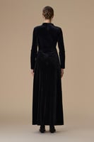 فستان أسود طويل مخمل مزين بالكريستال