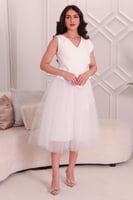 فستان ميدي تول بربطة من الجانب مزين بالكريستال لون...