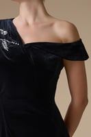 فستان اسود ميدي بكتف مكشوف