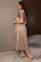 فستان سهرة ميدي بكسرات من الخصر لون بني