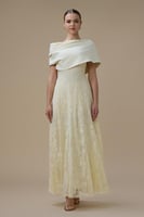 فستان طويل بلون سكري دانتيل