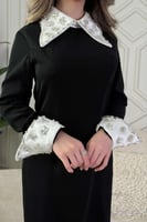 فستان طويل مزين بالكريستال بفتحة من الخلف لون ابيض