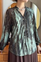 قميص بطبعة ماربل لون أخضر