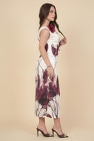 فستان ضيق بطبعة أزهار لون عنابي