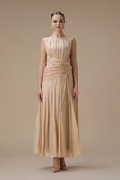 فستان طويل بيج مع كسرات جانبية