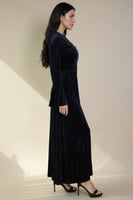 فستان مخملي بفتحة من الأمام لون كحلي