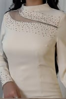 فستان ضيق بقصة مستقيمة لون بيج