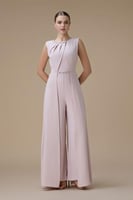 جمبسوت وردي بتصميم ناعم وتفاصيل كريستالية