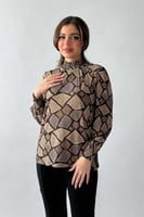 بلوزة تل بياقة مزمومة عالية