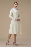 فستان سكري فاتح ميدي بتصميم كتف واحد