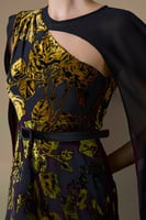 فستان اصفر طويل بأكمام كاب