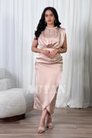 فستان ميدي بياقة لؤلؤ لون بيج