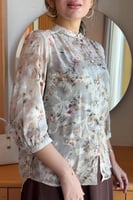 بلوزة شيفون بطبعات ورود لون بيج