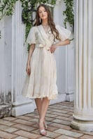 فستان بطبقات متباينه باكمام بف لون سكري