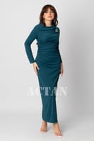 فستان بقصة ضيقة مزين ببروش لون تركواز