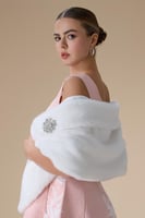 شال فرو لون ابيض