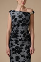 فستان فضي طويل بلمعة