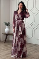 فستان طويل بكتف مزين بفصوص لون عنابي