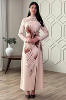 فستان درابية بطبعة أزهار بفتحة من الأمام