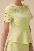 طقم تنورة ميدي أخضر فاتح بتفاصيل زهور ثلاثية الأبع...