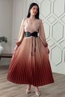 فستان بليسيه مموج اللون بحزام لون كوفي