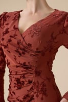 فستان برتقالي طويل مخمل