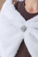 شال فرو قصير ابيض