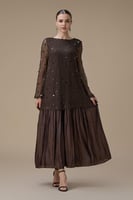 فستان طويل بني بطبقتين مع حزام أنيق