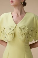 فستان طويل اخضر ليموني بتطريزات زهرية