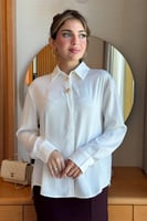 قميص مزين باحجار ذهبية لون ابيض