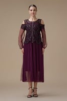 فستان ميدي عنابي بكتف مكشوف