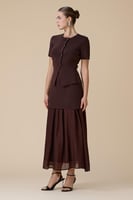 طقم بني بأزارير ميتاليك