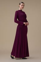 فستان طويل بنفسجي بكسرات جانبية