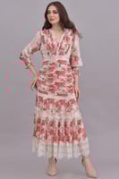 فستان مورد بتصميم مقسم بدانتيل