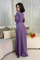 فستان بنفسجي طويل بأكمام طويلة