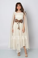 فستان درابية بأكمام كيب لون بيج فاتح