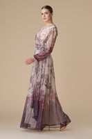 فستان موف طويل بقصة ملتفة مع أكمام شفافة