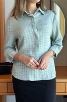 قميص انيق بنقش لون اخضر فاتح