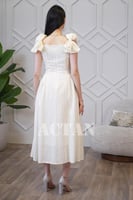 فستان ميدي بأكتاف فيونكة لون بيج