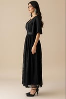 فستان ماكسي دانتيل بأكمام كشكش واسعة لون اسود
