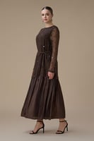 فستان طويل بني بطبقتين مع حزام أنيق
