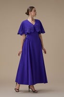 فستان بنفسجي طويل بكاب دانتيل أنيق