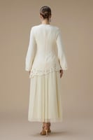 فستان طويل بيج بطبقتين بتصميم ناعم