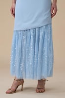 طقم أزرق فاتح بتنورة تول لامعة