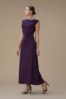 فستان ماكسي بلون بنفسجي مع تطريز زهري